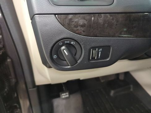 Used 2015 Dodge Grand Caravan American Value Package w/ UConnect Hands-Free Group FWD image 14