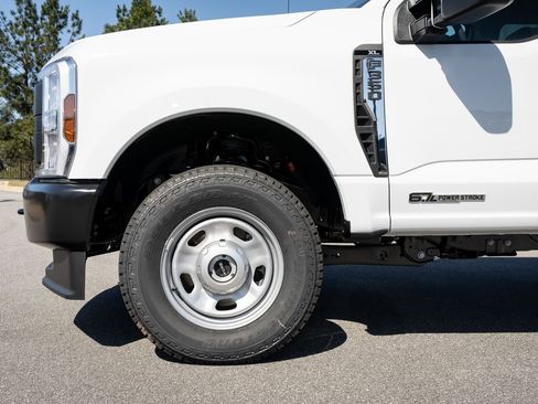 New 2026 Ford F350 XL w/ FX4 Off-Road Package image 4