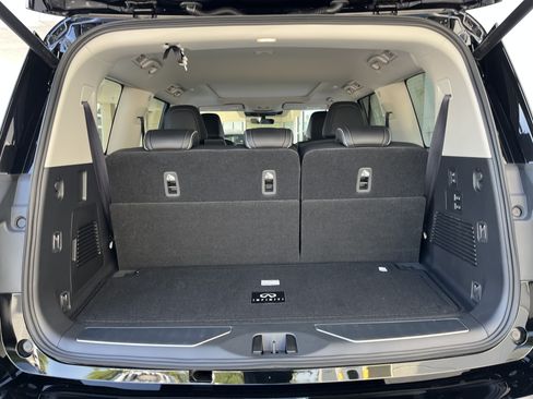 Certified 2026 INFINITI QX80 Luxe w/ Cargo Package AWD/4WD image 19