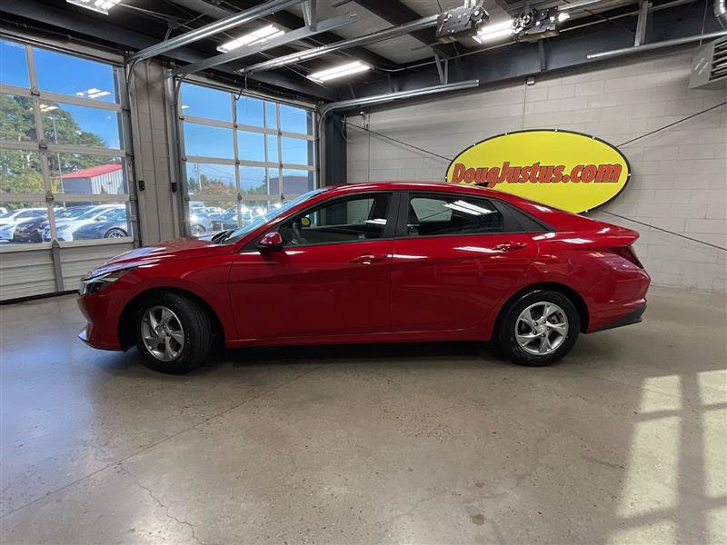 Used 2021 Hyundai Elantra SE FWD image 2