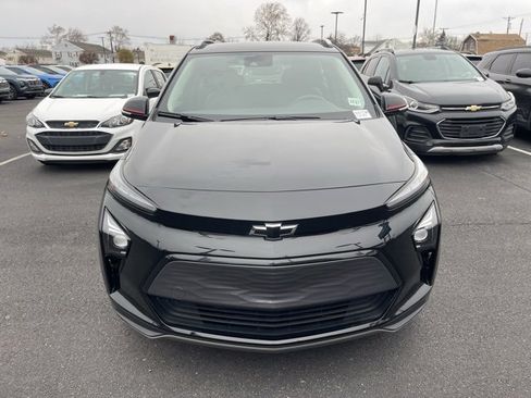 Used 2023 Chevrolet Bolt EUV LT w/ Convenience Package image 2