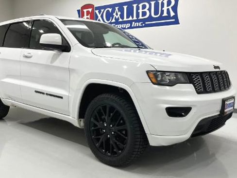 Used 2018 Jeep Grand Cherokee Altitude image 2