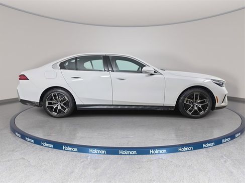 Used 2026 BMW 530i xDrive w/ Premium Package image 5