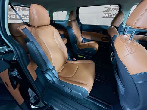 Used 2024 Kia Carnival SX FWD image 32