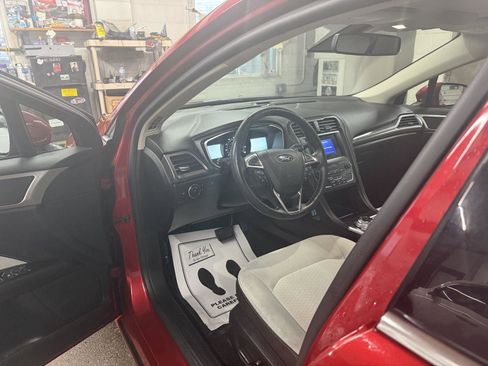 Used 2020 Ford Fusion SE w/ Equipment Group 151A image 13