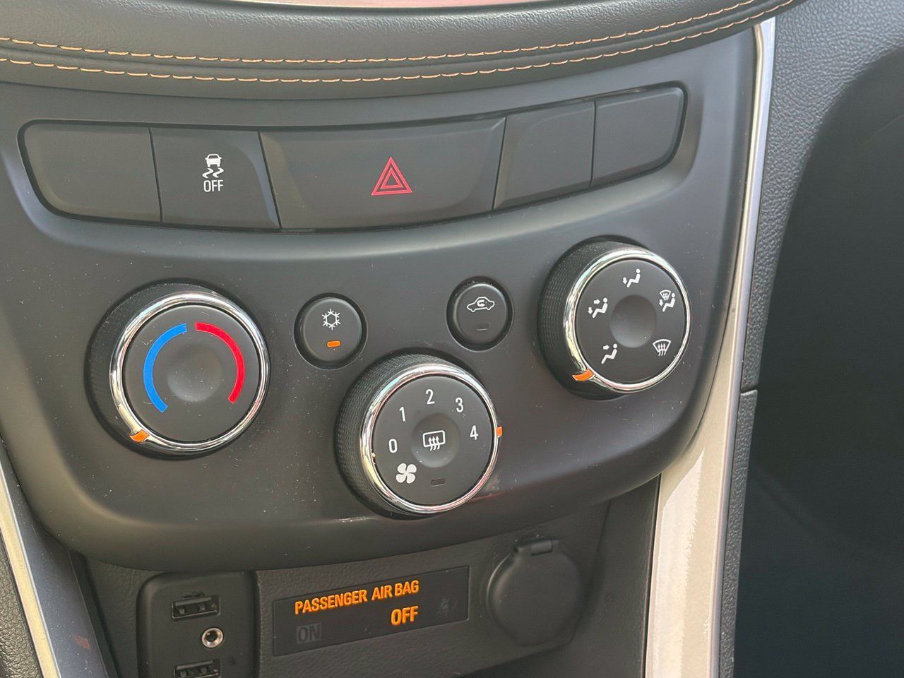 Used 2021 Chevrolet Trax LT w/ LT Convenience Package FWD image 10