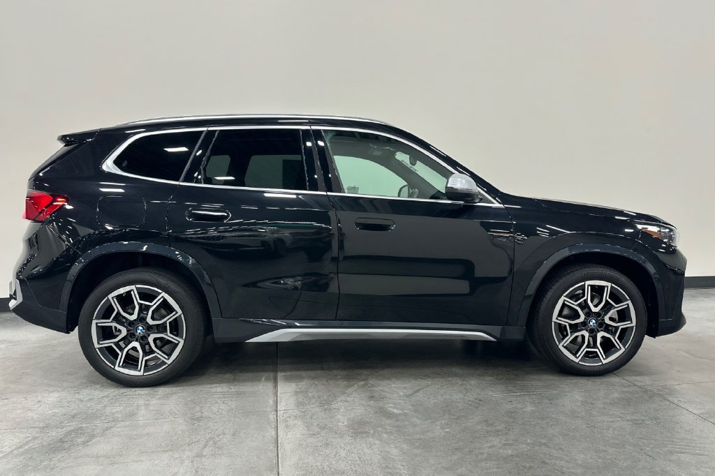 Certified 2023 BMW X1 xDrive28i w/ Convenience Package AWD/4WD image 3
