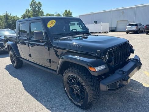 Used 2025 Jeep Gladiator Sport AWD/4WD image 7