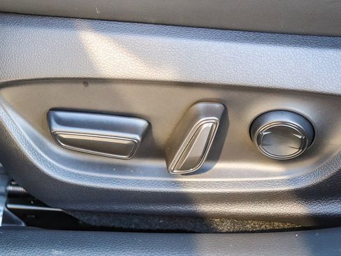 Certified 2025 Toyota Prius XLE image 24