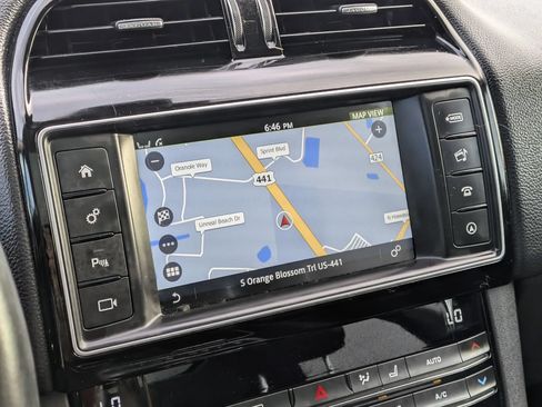 Used 2018 Jaguar F-PACE Prestige AWD/4WD image 17