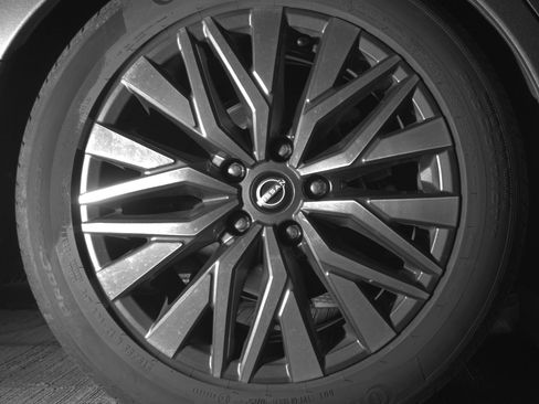 Used 2025 Nissan Altima 2.5 SV FWD image 15