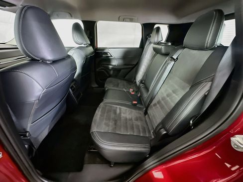 Used 2024 Mitsubishi Outlander SE AWD/4WD image 28