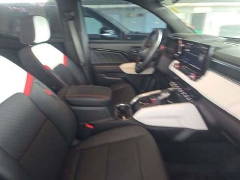 Used 2024 GMC Canyon AT4X AWD/4WD image 8