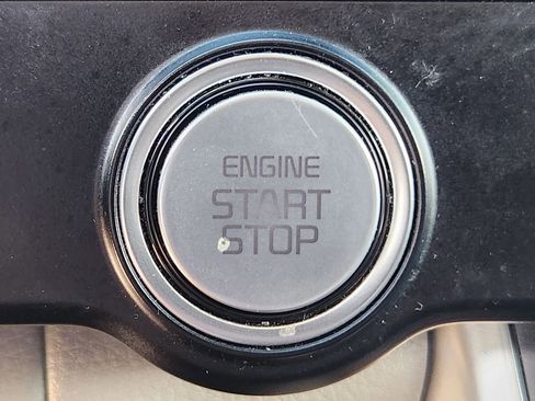 Certified 2023 Kia Carnival LX image 30