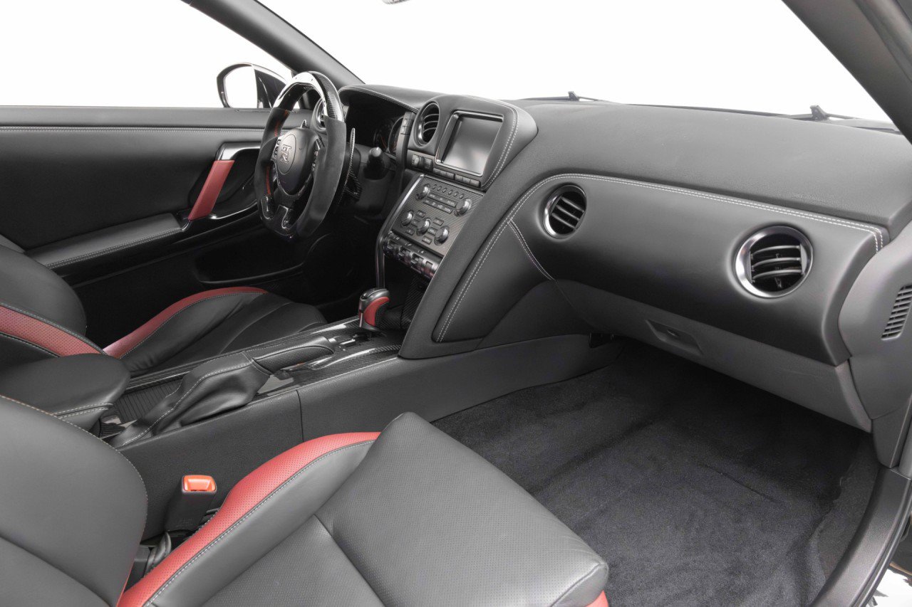 Used 2014 Nissan GT-R Black Edition AWD/4WD image 16
