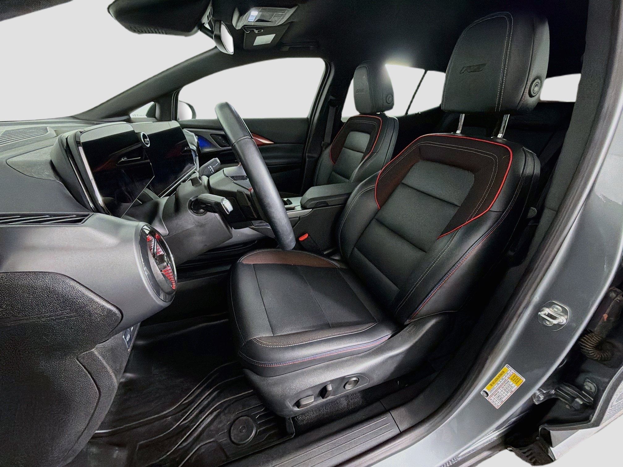 Used 2024 Chevrolet Equinox EV RS FWD image 13
