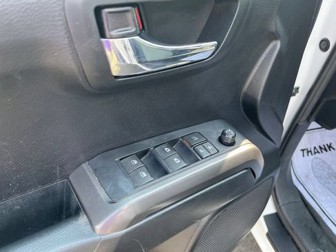 Used 2021 Toyota Tacoma TRD Sport AWD/4WD image 11