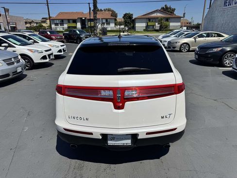 Used 2017 Lincoln MKT AWD w/ Technology Package image 4