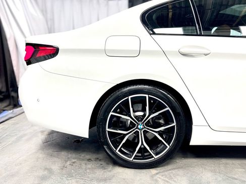 Used 2022 BMW 530i xDrive w/ M Sport Package image 11