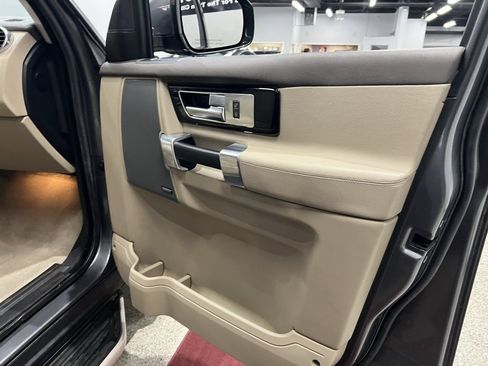Used 2016 Land Rover LR4 HSE image 33