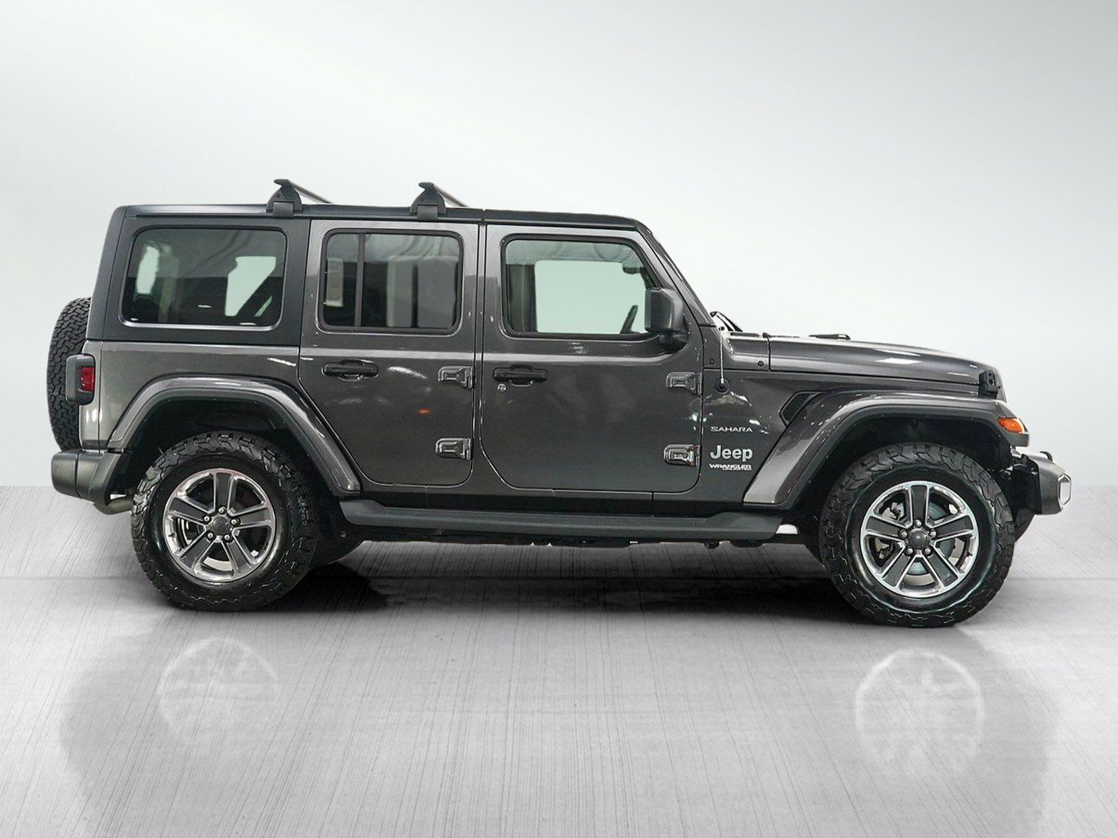 Used 2018 Jeep Wrangler Unlimited Sahara w/ Cold Weather Group AWD/4WD image 6