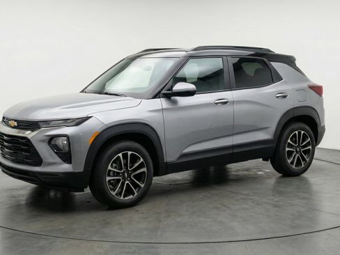 Used 2025 Chevrolet TrailBlazer LT image 3