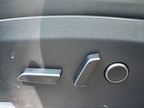 Used 2023 Tesla Model Y Long Range AWD/4WD image 9
