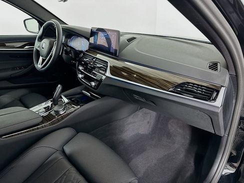 Used 2023 BMW 530e w/ Convenience Package image 30