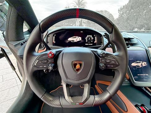 Used 2024 Lamborghini Revuelto image 17