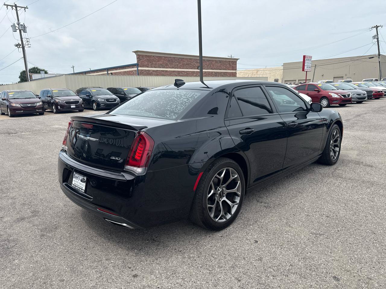 Used 2018 Chrysler 300 S RWD image 6