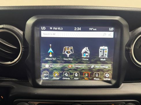 Used 2019 Jeep Wrangler Unlimited Sahara w/ Uconnect 4C Nav & Sound Group AWD/4WD image 13