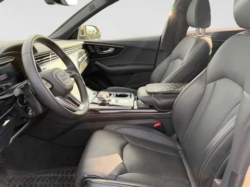 Used 2025 Audi Q8 Prestige image 10