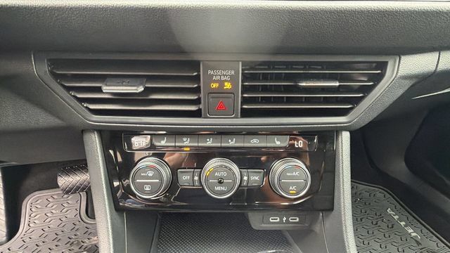 Used 2024 Volkswagen Jetta SE FWD image 24