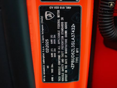 Used 2025 Lamborghini Urus SE image 37