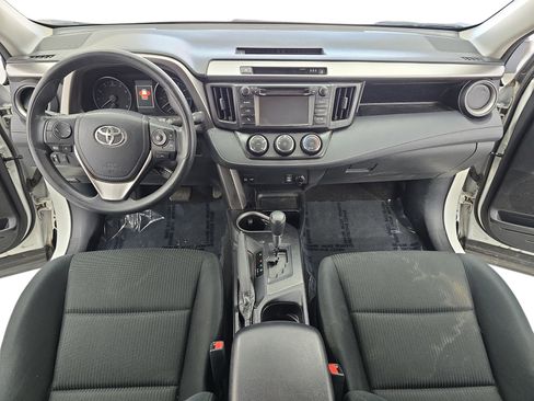 Used 2018 Toyota RAV4 LE image 9