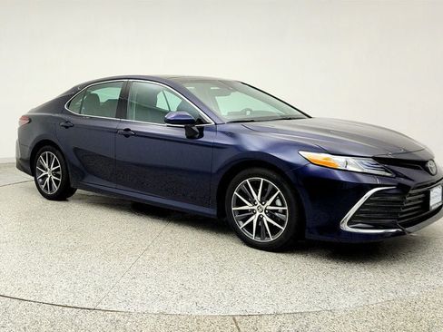 Used 2022 Toyota Camry XLE w/ Navigation Upgrade Package AWD/4WD image 3