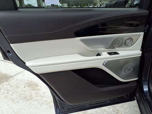 Used 2024 Lincoln Nautilus Black Label w/ Jet Appearance Package (87T) image 17