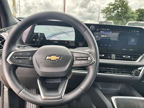 Used 2026 Chevrolet Equinox LT FWD image 11