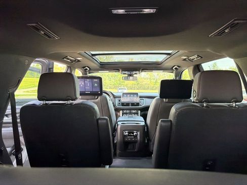 Used 2021 GMC Yukon SLT w/ SLT Premium Package image 12