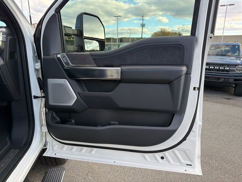 New 2025 Ford F250 Platinum image 23