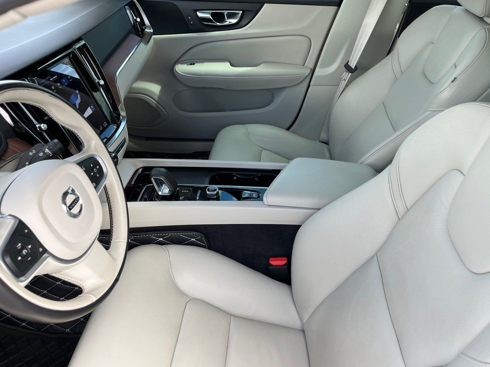 Used 2022 Volvo S60 B5 Momentum w/ Premium Package FWD image 17