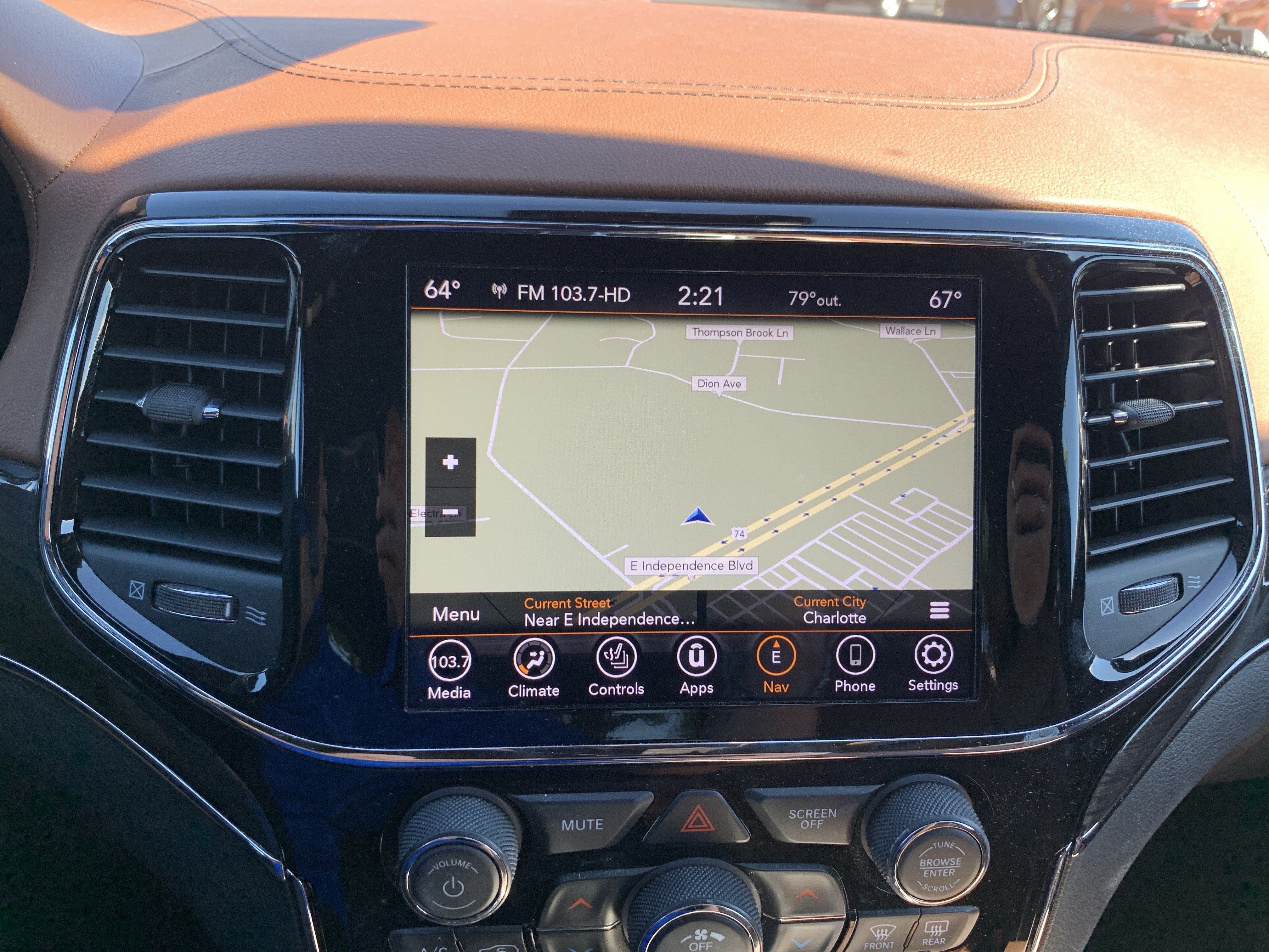 Used 2020 Jeep Grand Cherokee Overland AWD/4WD image 24