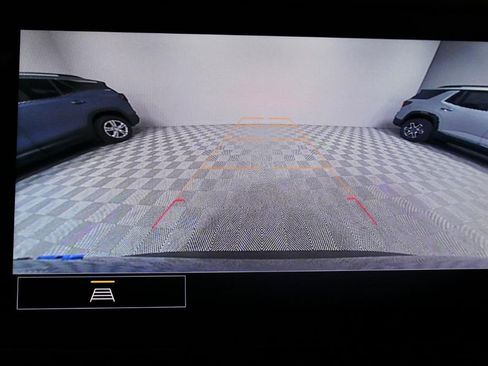 Used 2022 Chevrolet Bolt EUV LT w/ Driver Confidence Package image 3