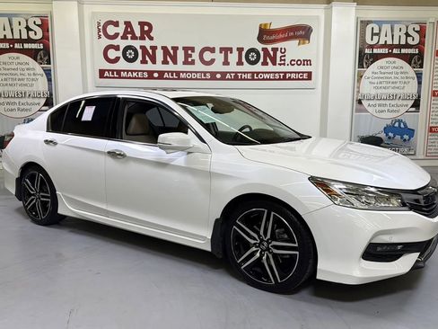 Used 2016 Honda Accord Touring image 10