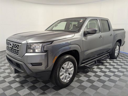 Used 2022 Nissan Frontier SV image 2