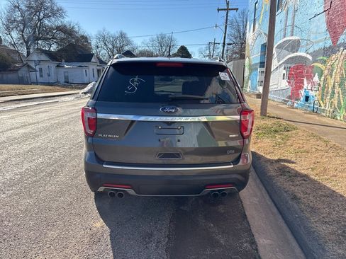 Used 2019 Ford Explorer Platinum image 5