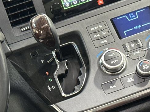 Used 2015 Toyota Sienna Limited Premium AWD/4WD image 26