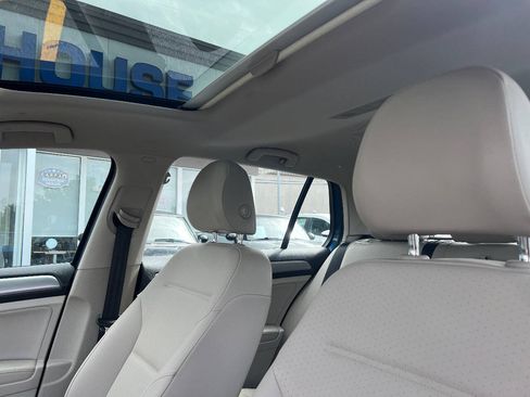 Used 2015 Volkswagen Golf S FWD image 17