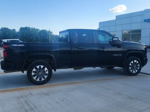 Used 2025 Chevrolet Silverado 2500 Custom w/ Custom Value Package AWD/4WD image 4