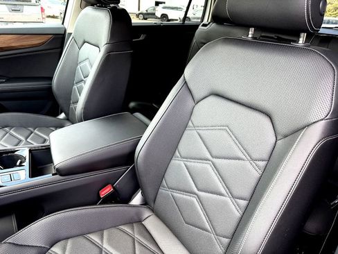 New 2026 Volkswagen Atlas SE FWD image 11